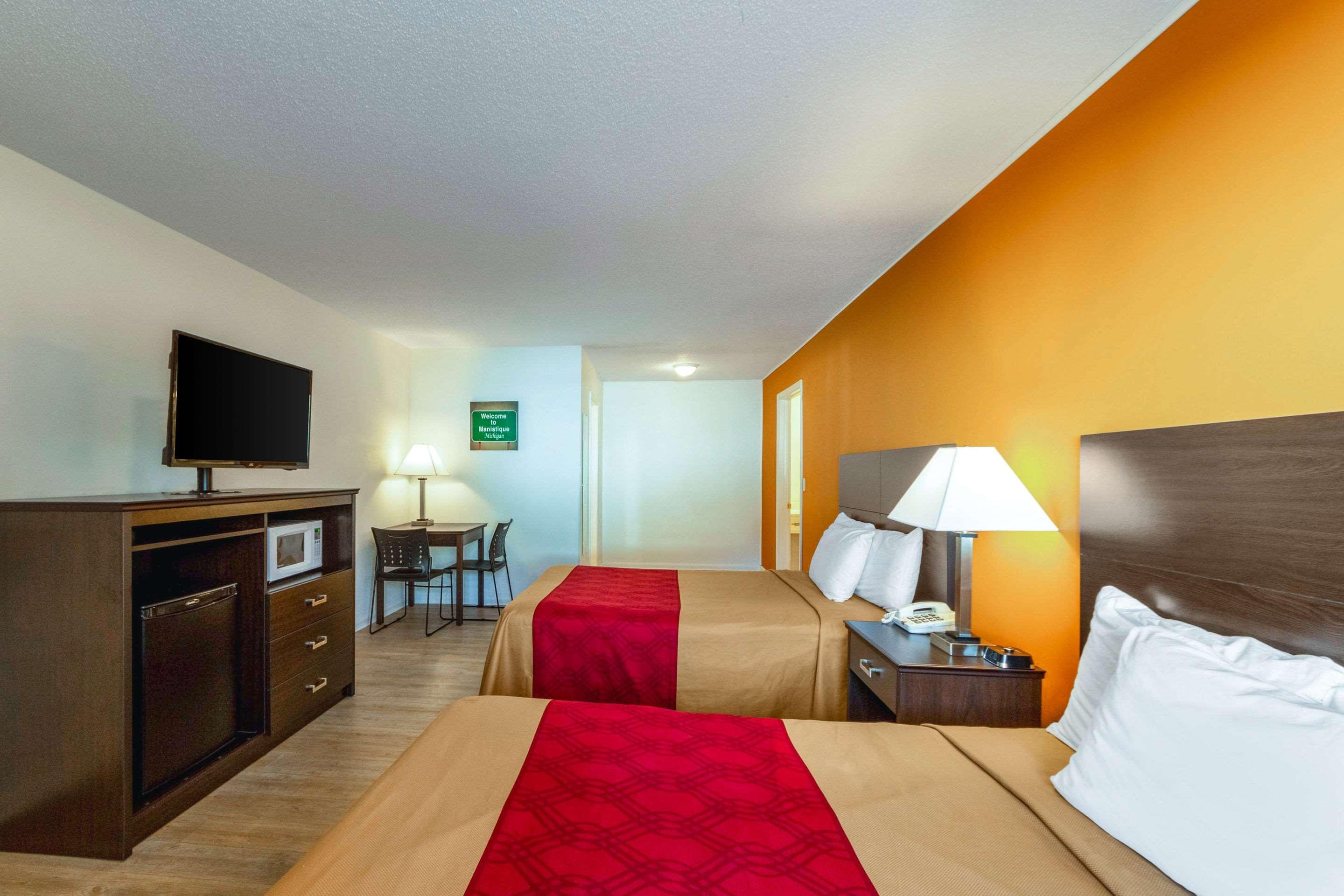 Econo Lodge Lakeshore Manistique Buitenkant foto