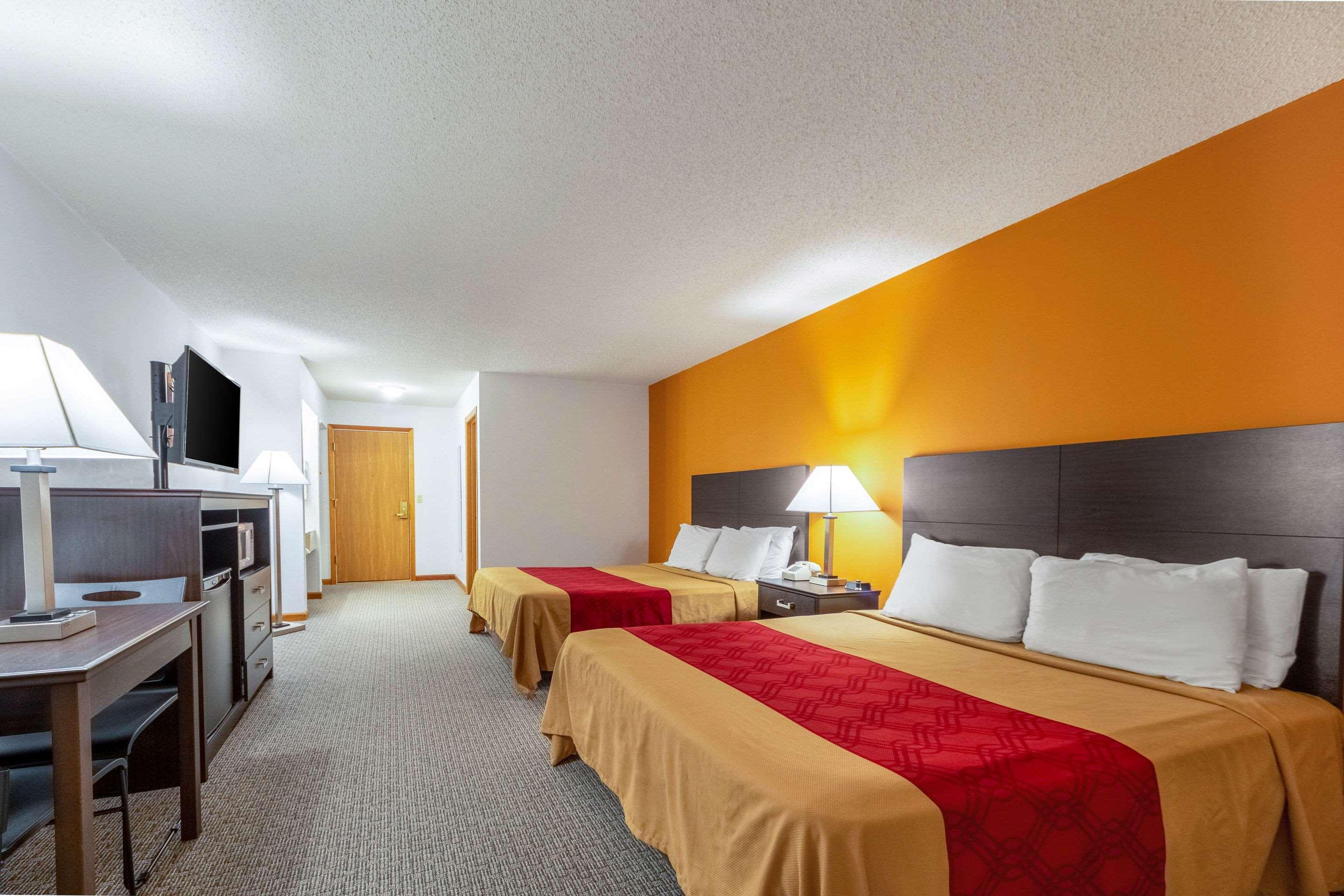 Econo Lodge Lakeshore Manistique Buitenkant foto