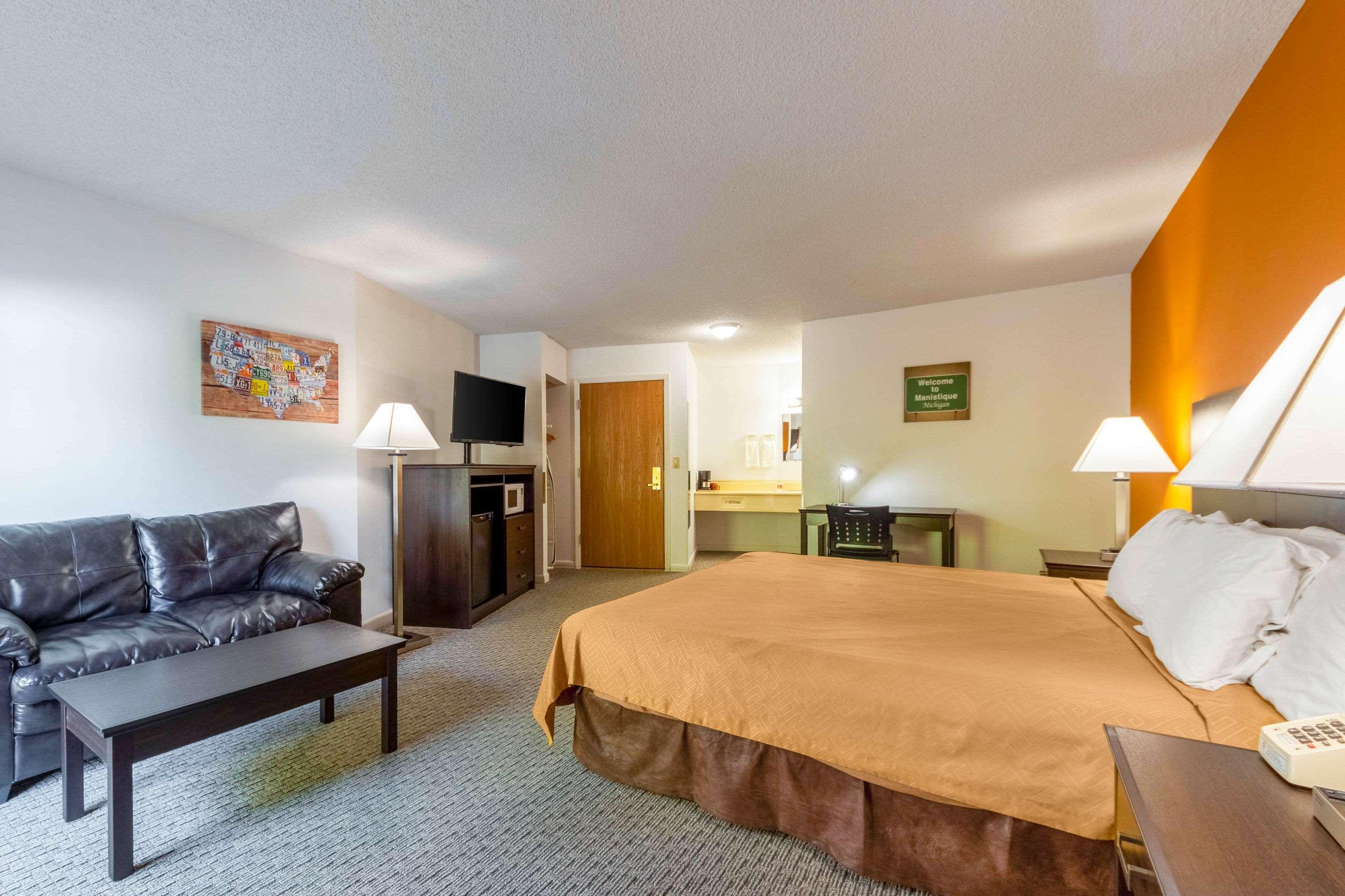 Econo Lodge Lakeshore Manistique Buitenkant foto