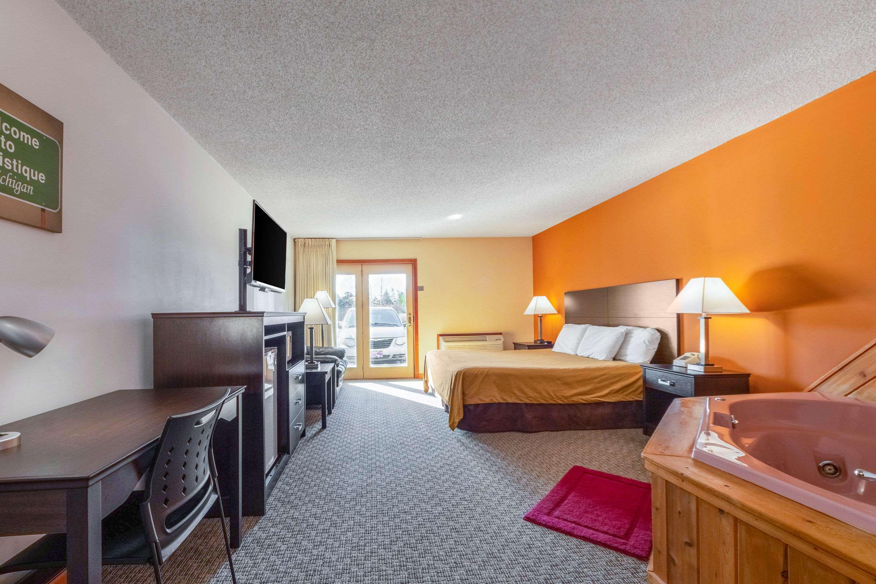 Econo Lodge Lakeshore Manistique Buitenkant foto