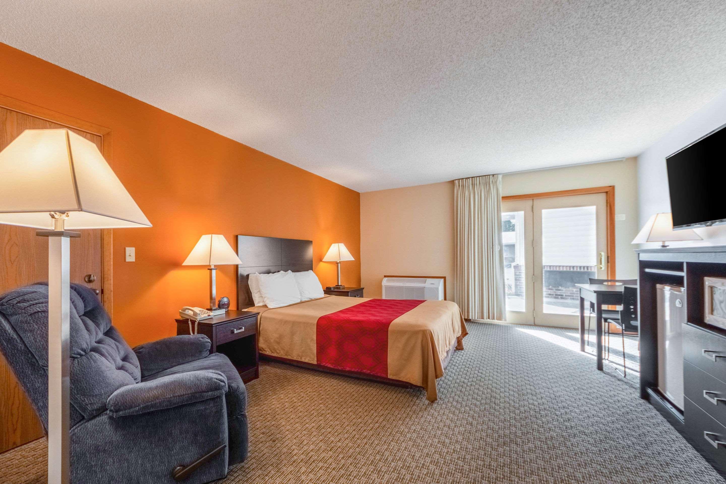 Econo Lodge Lakeshore Manistique Buitenkant foto