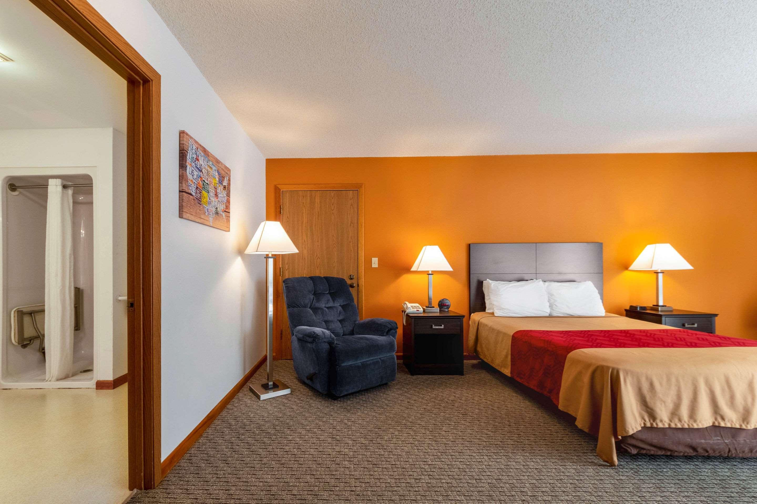 Econo Lodge Lakeshore Manistique Buitenkant foto