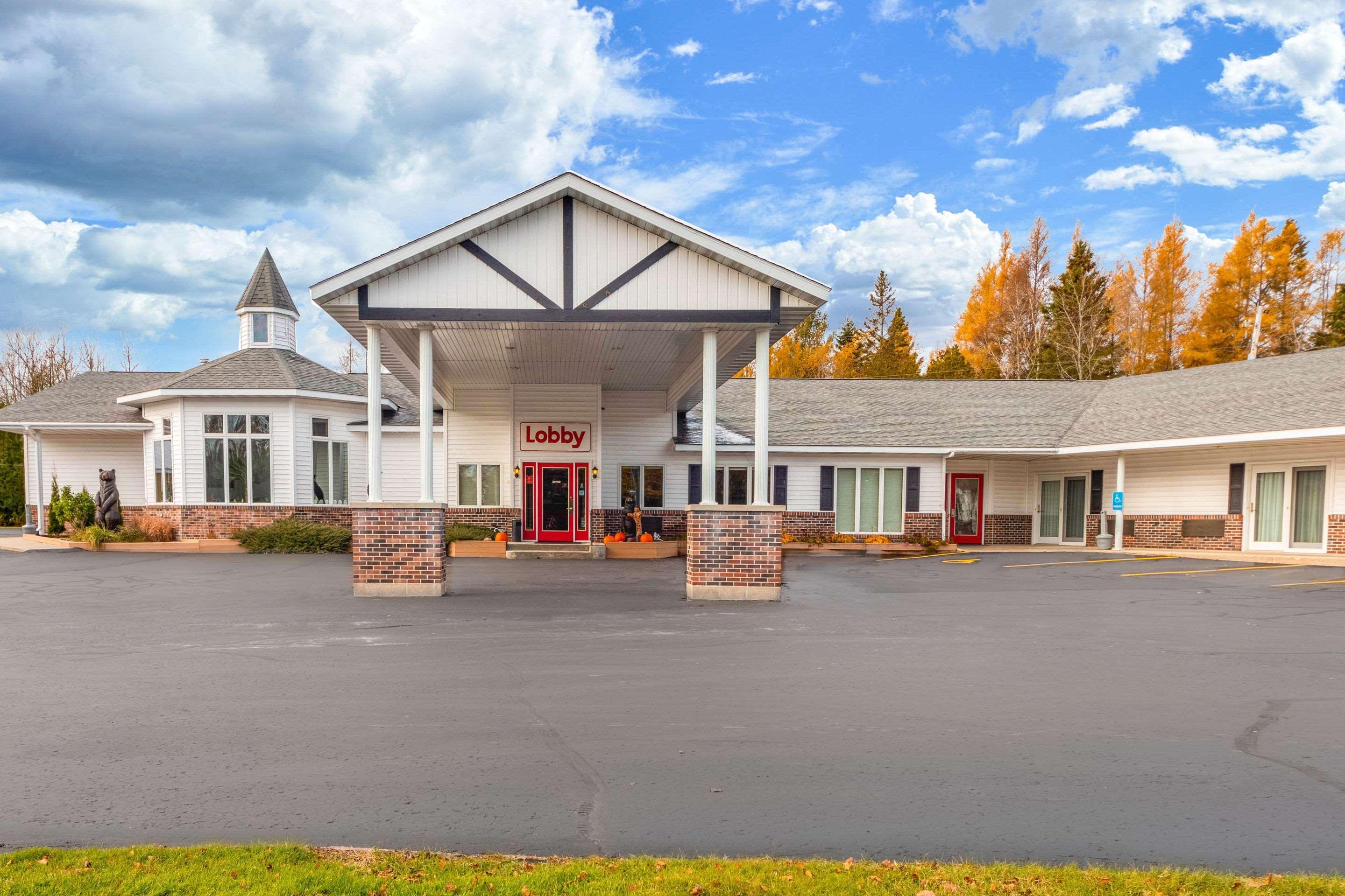 Econo Lodge Lakeshore Manistique Buitenkant foto
