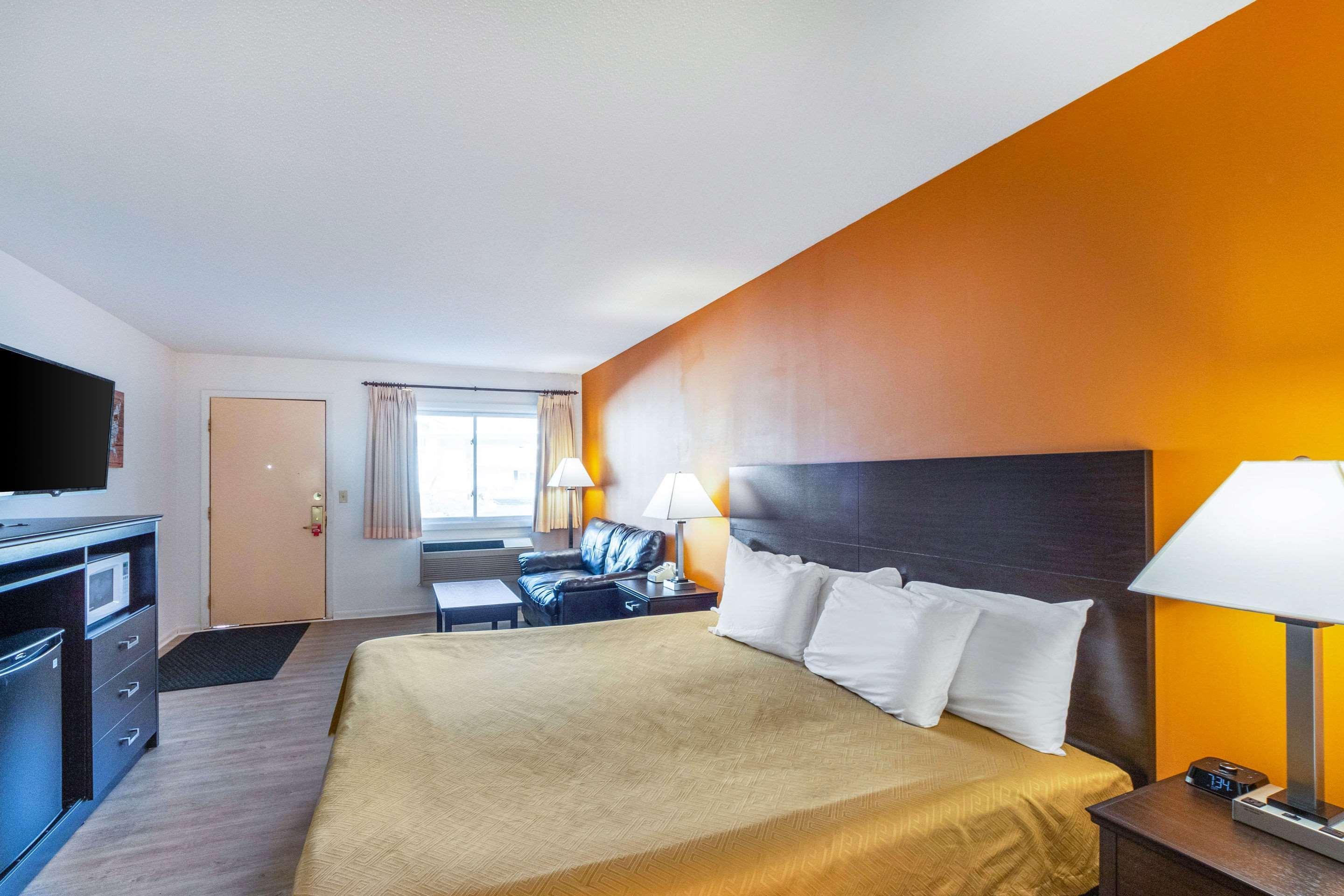 Econo Lodge Lakeshore Manistique Buitenkant foto