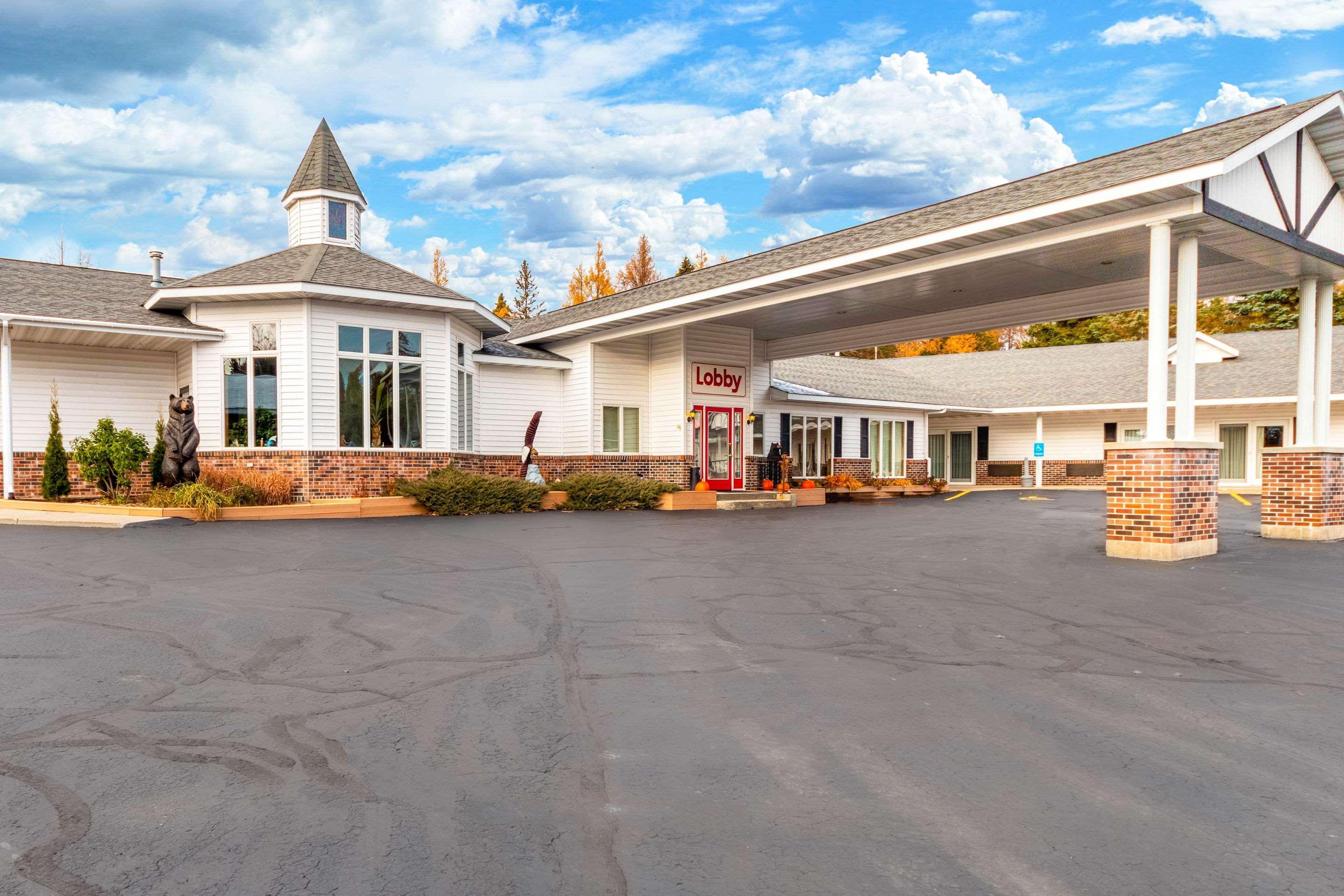 Econo Lodge Lakeshore Manistique Buitenkant foto