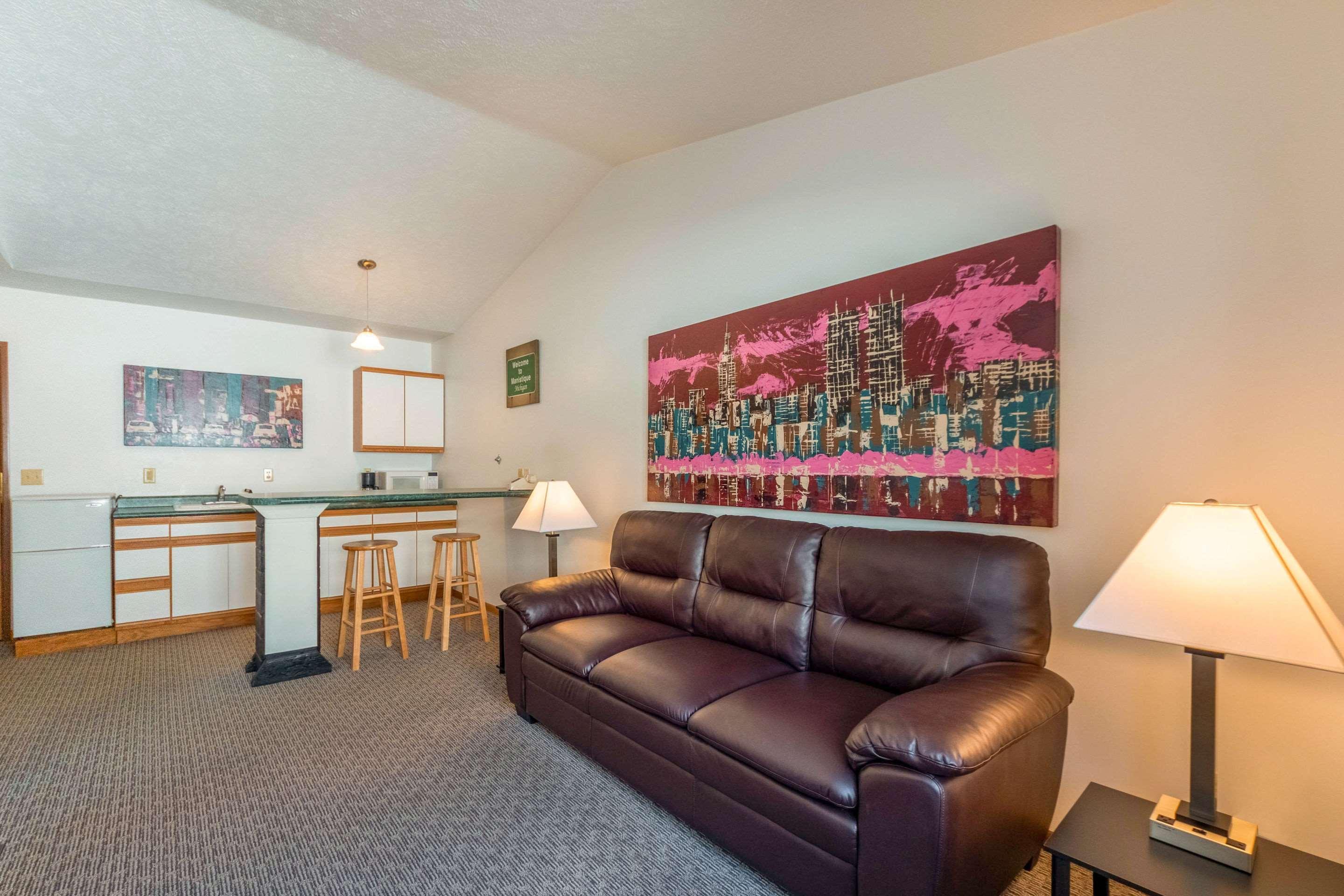 Econo Lodge Lakeshore Manistique Buitenkant foto