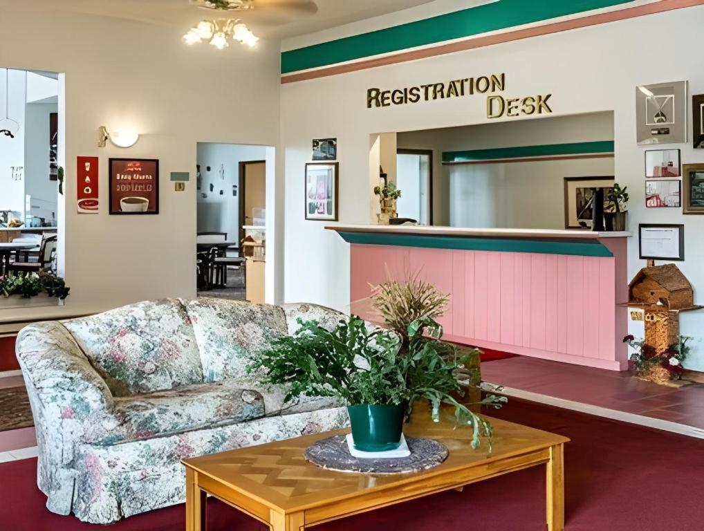 Econo Lodge Lakeshore Manistique Buitenkant foto