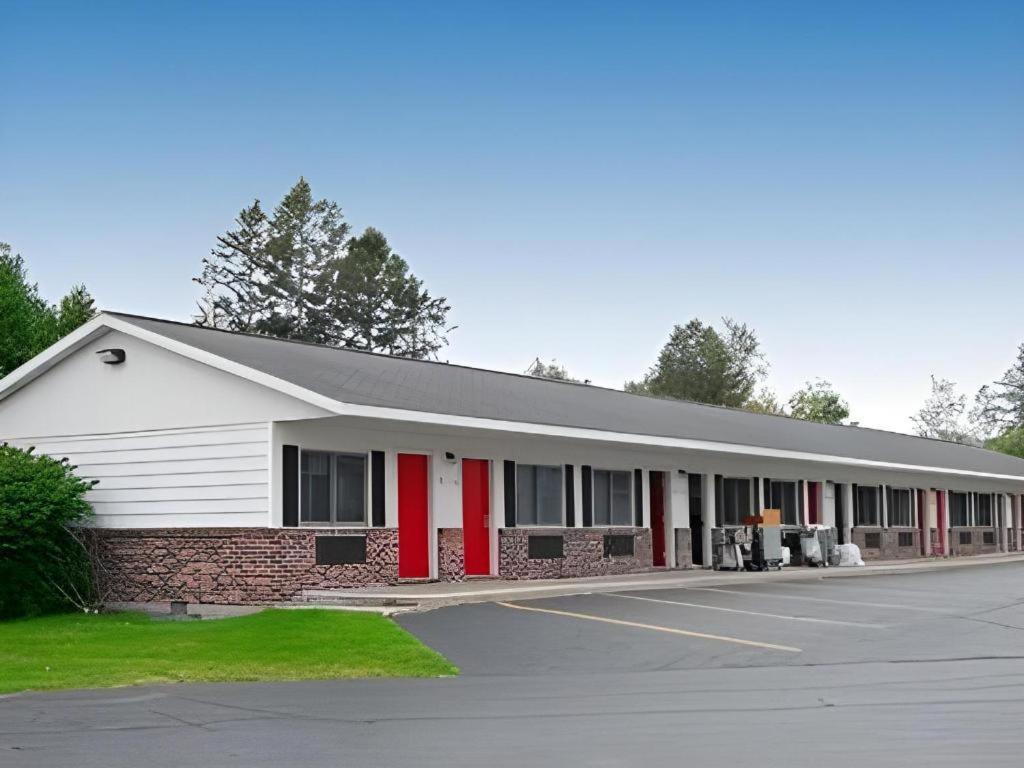 Econo Lodge Lakeshore Manistique Buitenkant foto