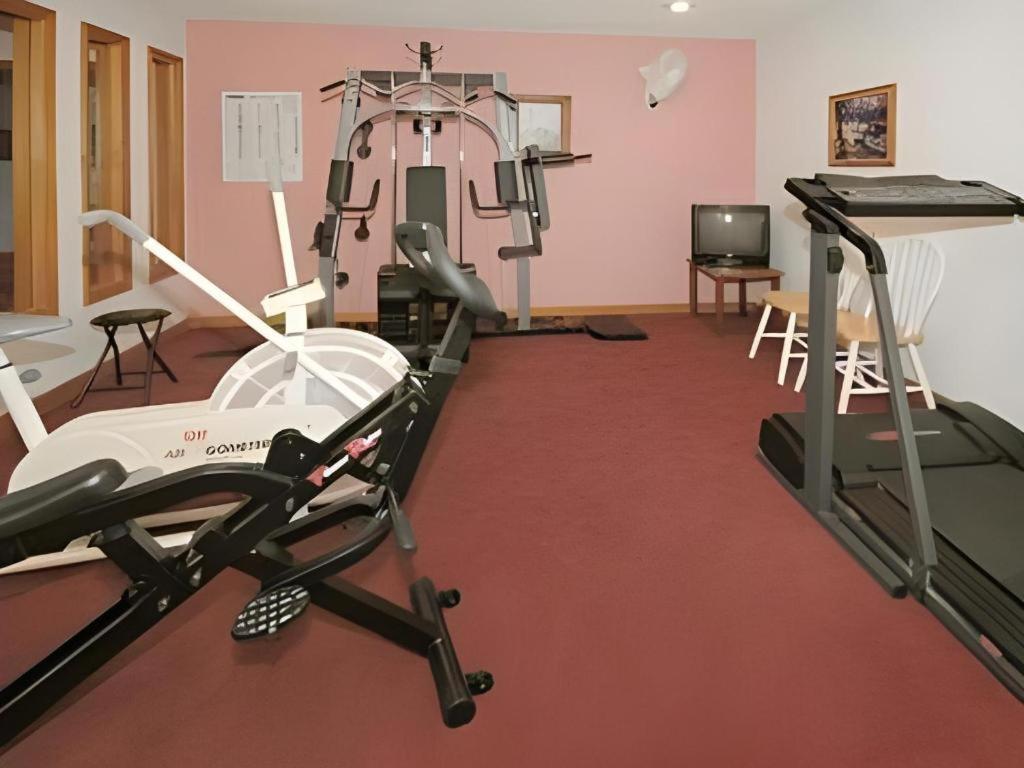 Econo Lodge Lakeshore Manistique Buitenkant foto