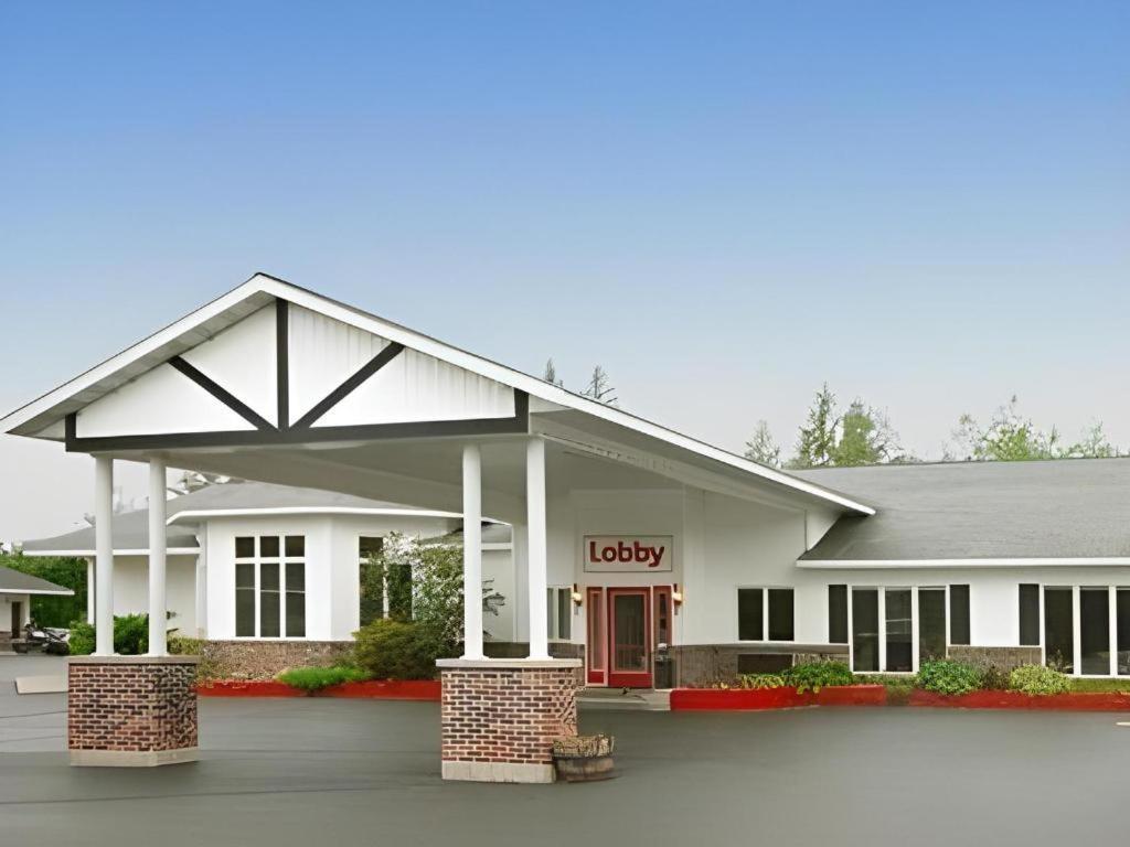 Econo Lodge Lakeshore Manistique Buitenkant foto
