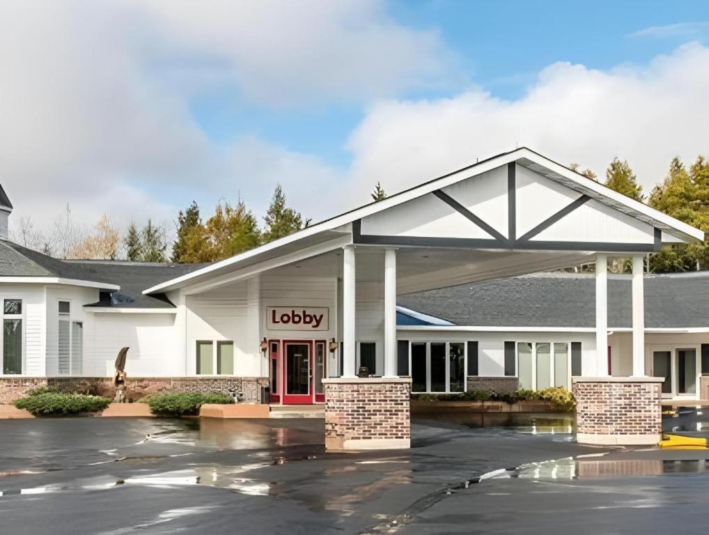 Econo Lodge Lakeshore Manistique Buitenkant foto