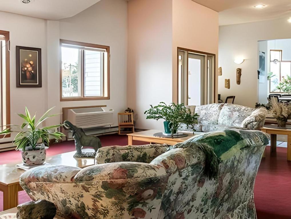 Econo Lodge Lakeshore Manistique Buitenkant foto